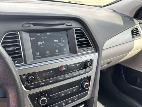 Used 2016 Hyundai Sonata SE FWD image 23