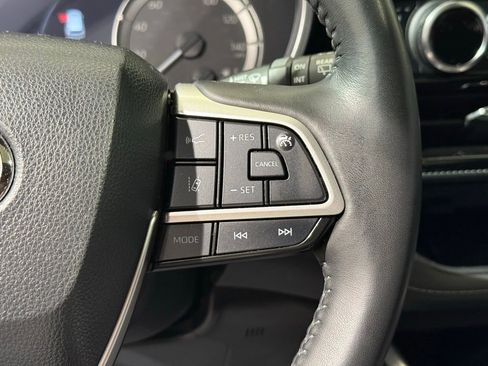 Used 2023 Toyota Highlander XSE AWD/4WD image 27