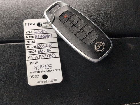Used 2025 Nissan Rogue SV AWD/4WD image 26