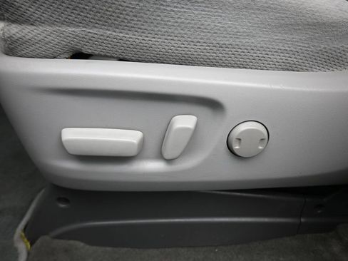 Used 2018 Toyota Sienna LE w/ Carpet Mat Package FWD image 12