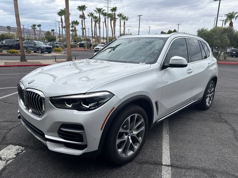 Used 2022 BMW X5 xDrive40i w/ Premium Package AWD/4WD image 1