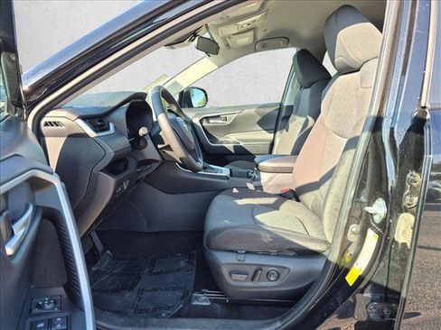 Used 2025 Toyota RAV4 XLE FWD image 15