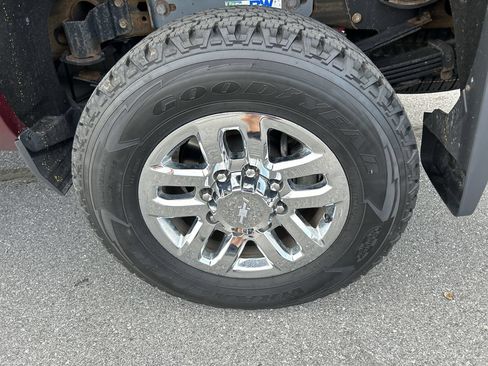 Used 2017 Chevrolet Silverado 3500 LT w/ LT Convenience Package AWD/4WD image 10