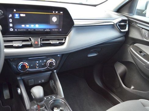 Used 2025 Chevrolet TrailBlazer LT image 24