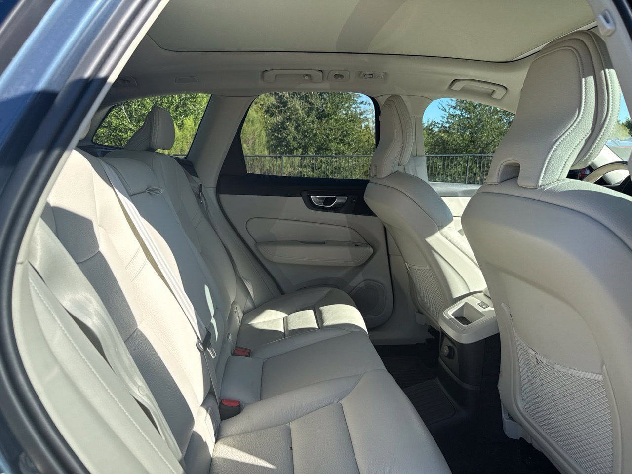 Used 2025 Volvo XC60 T8 Plus w/ Protection Package Premier AWD/4WD image 14