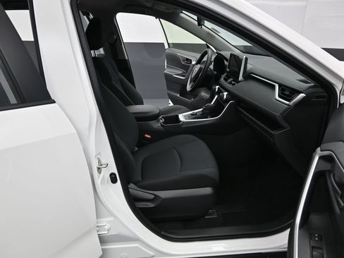 Certified 2025 Toyota RAV4 LE image 33