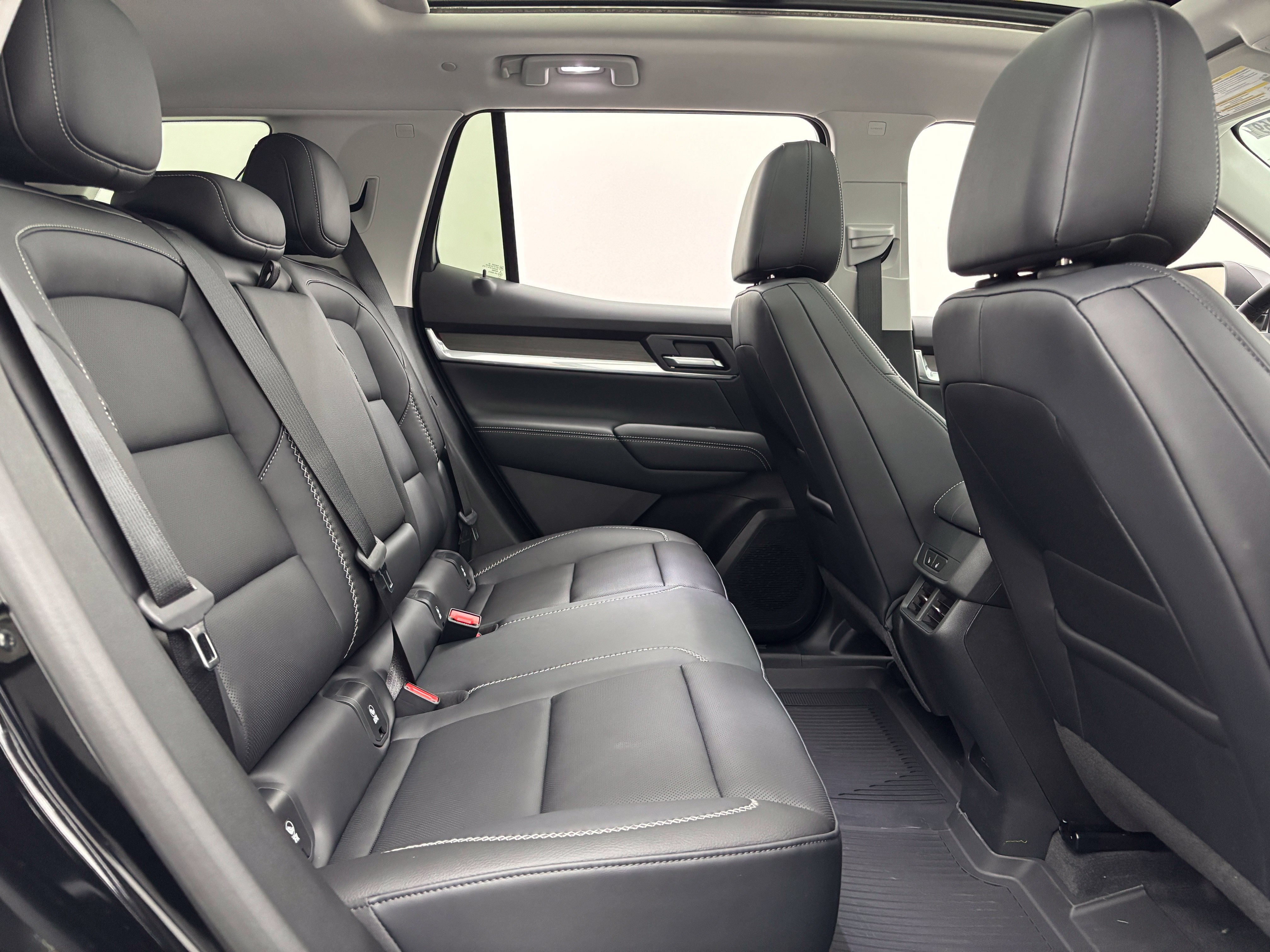 New 2027 GMC Terrain Denali w/ LPO, Floor Liner Package AWD/4WD image 39