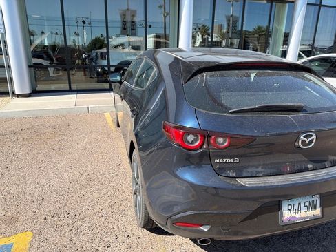 Used 2022 MAZDA MAZDA3 s FWD image 11