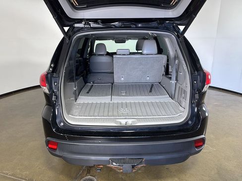 Used 2019 Toyota Highlander XLE AWD/4WD image 15