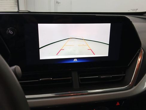 Used 2025 Chevrolet Trax LT w/ LT Convenience Package image 9