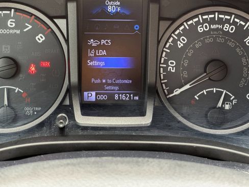 Used 2018 Toyota Tacoma TRD Sport image 23