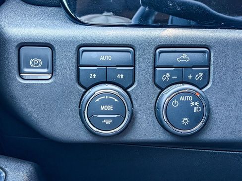 Used 2023 Chevrolet Silverado 1500 LT AWD/4WD image 47