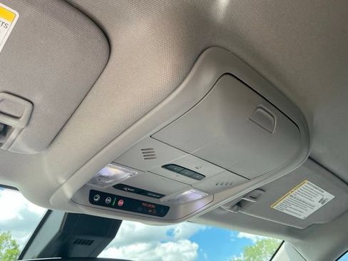 Used 2021 Chevrolet Equinox LT FWD image 31