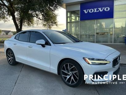 Used 2020 Volvo S60 T6 Momentum w/ Premium Package