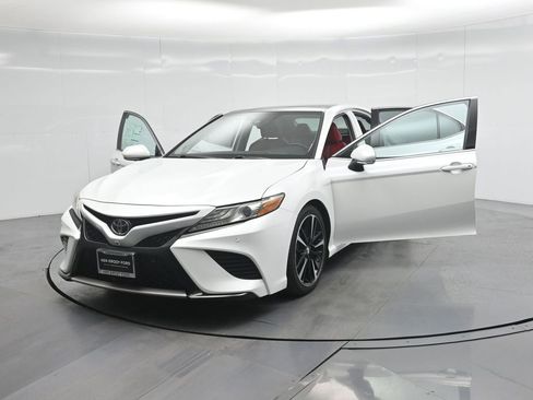 Used 2019 Toyota Camry XSE image 30