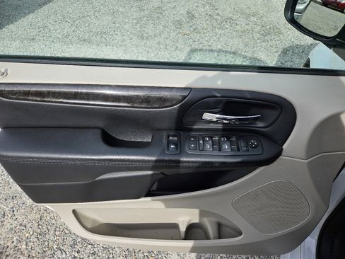 Used 2017 Dodge Grand Caravan SE w/ Power Window Group image 12