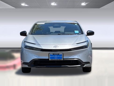 Used 2024 Toyota Prius LE FWD image 5