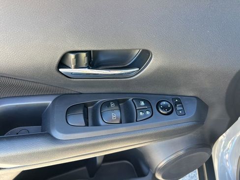 Used 2022 Nissan Kicks SV image 18