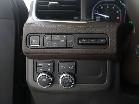 Used 2021 GMC Yukon XL Denali image 26