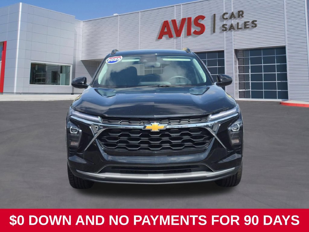 Used 2025 Chevrolet Trax LT w/ LT Convenience Package FWD image 2
