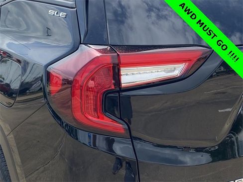 Used 2024 GMC Terrain SLE image 34