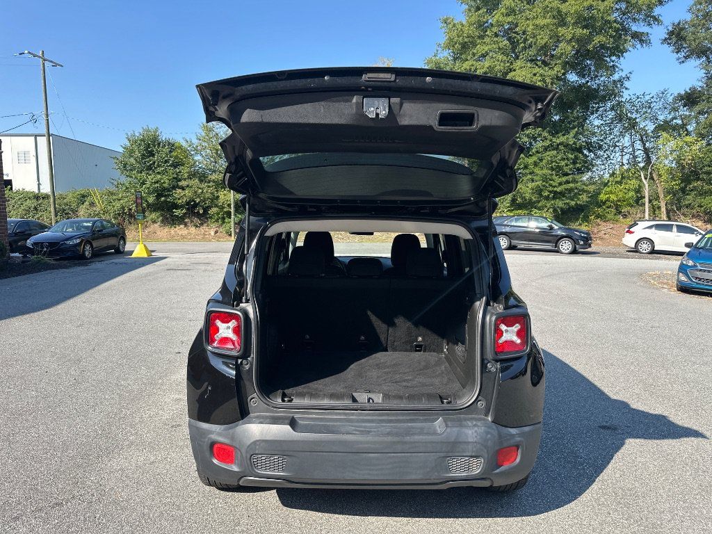 Used 2017 Jeep Renegade Altitude FWD image 36