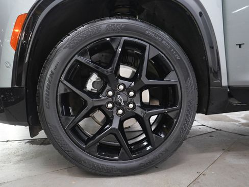Used 2024 Chevrolet Traverse RS w/ LPO, Floor Liner Package AWD/4WD image 33