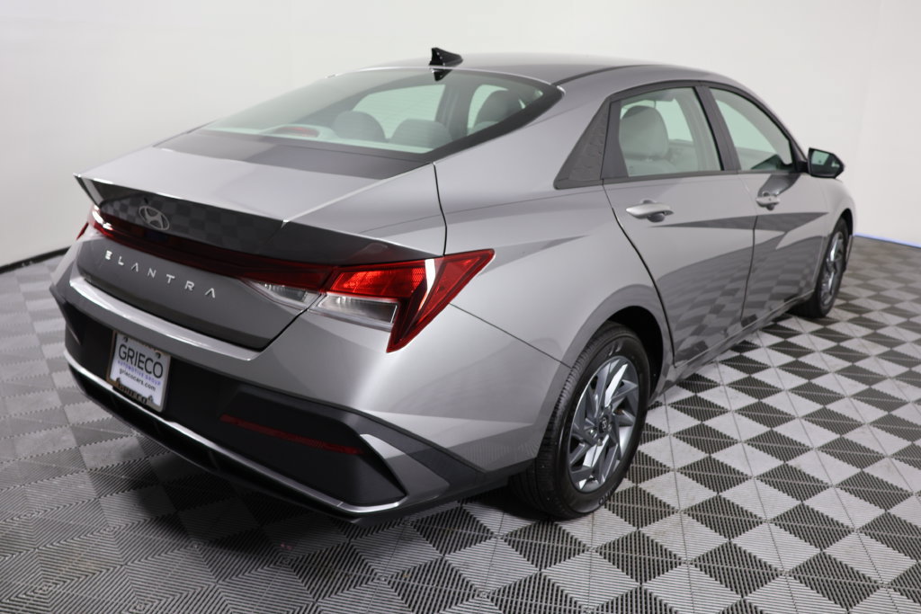 Certified 2024 Hyundai Elantra SEL FWD image 8