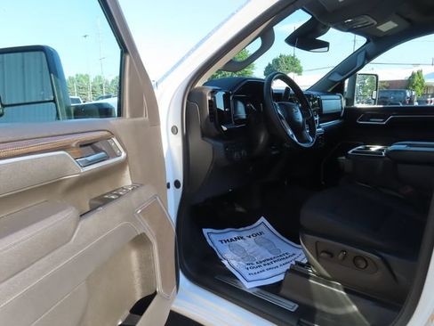 Used 2025 Chevrolet Silverado 2500 LT w/ Convenience Package AWD/4WD image 18