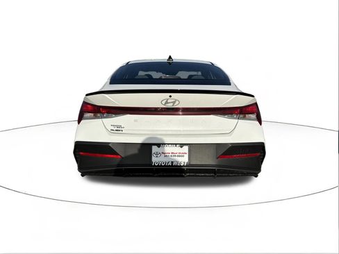 Used 2025 Hyundai Elantra Sport FWD image 4
