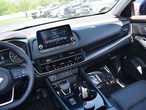 Used 2023 Nissan Rogue SV w/ SV Premium B Package AWD/4WD image 17