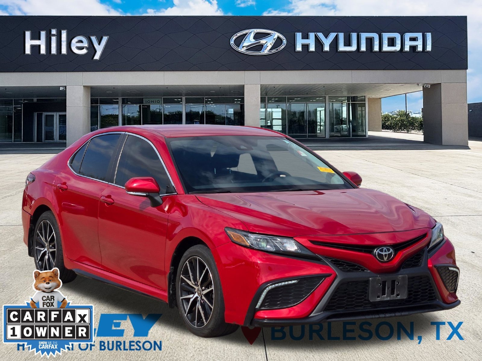 Used 2023 Toyota Camry SE FWD image 2