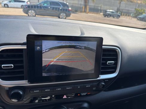 Used 2025 Hyundai Venue SEL FWD image 22