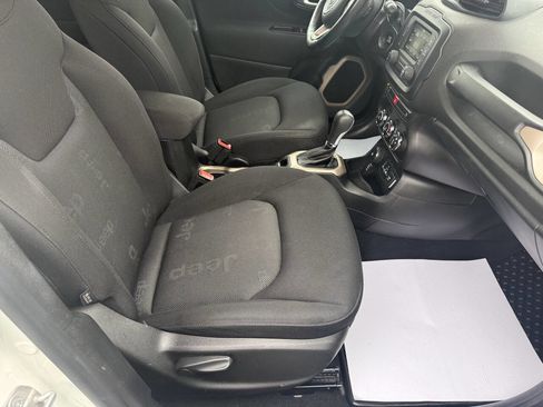 Used 2017 Jeep Renegade Latitude w/ Cold Weather Group image 14