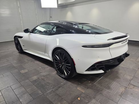 Used 2023 Aston Martin DBS Superleggera image 2