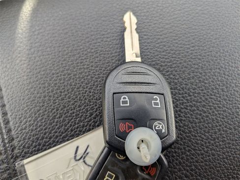 Used 2015 Ford F250 Lariat w/ Lariat Interior Package image 32