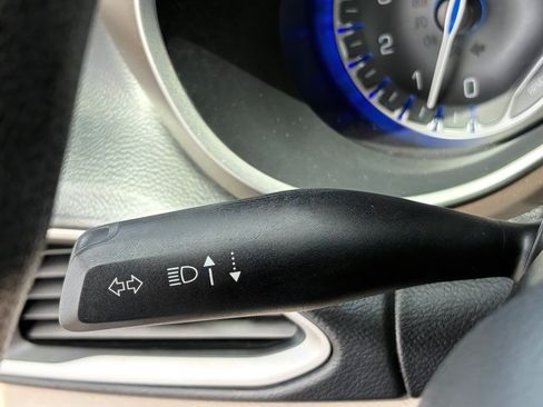 Used 2020 Chrysler Voyager L FWD image 28