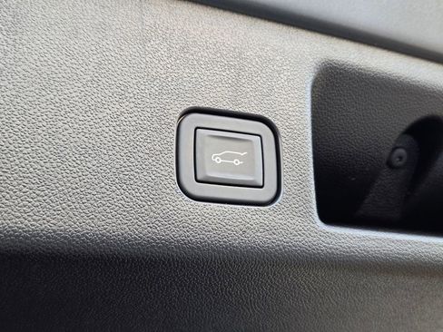 Used 2025 Chevrolet Equinox EV LT w/ Convenience Package image 31