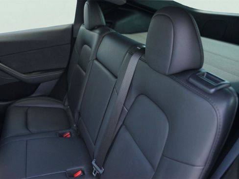 Used 2023 Tesla Model Y AWD image 14
