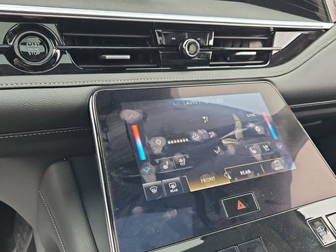 Used 2025 INFINITI QX80 Sensory image 18