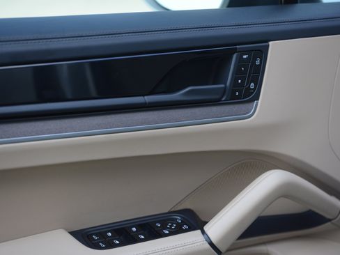 Certified 2026 Porsche Cayenne AWD/4WD image 14