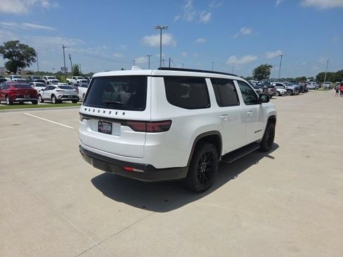 Used 2023 Jeep Wagoneer Series II AWD/4WD image 3
