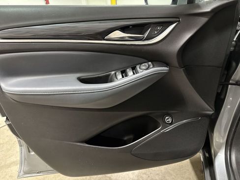 Used 2023 Buick Enclave Essence image 20