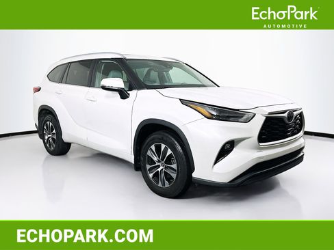 Used 2023 Toyota Highlander XLE image 1