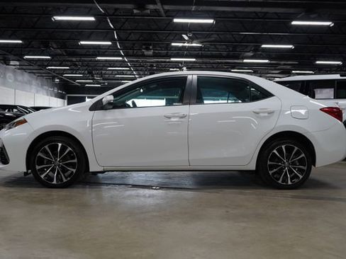 Used 2017 Toyota Corolla SE w/ Carpet Mat Package (TMS) FWD image 2