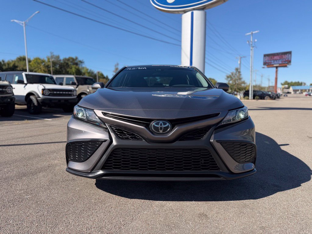 Used 2023 Toyota Camry SE FWD image 2