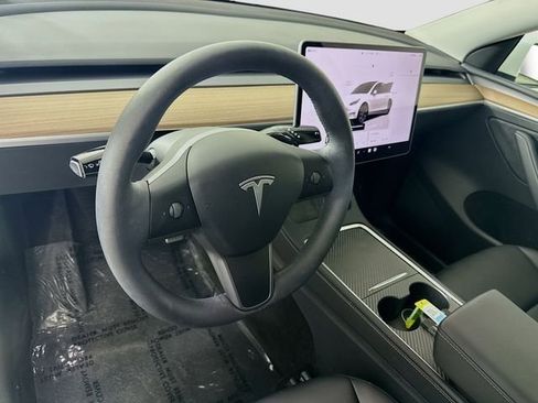 Used 2025 Tesla Model Y Long Range image 10