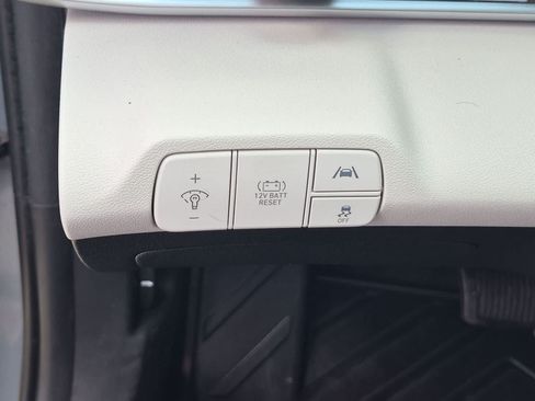 Used 2022 Hyundai Elantra Limited FWD image 18