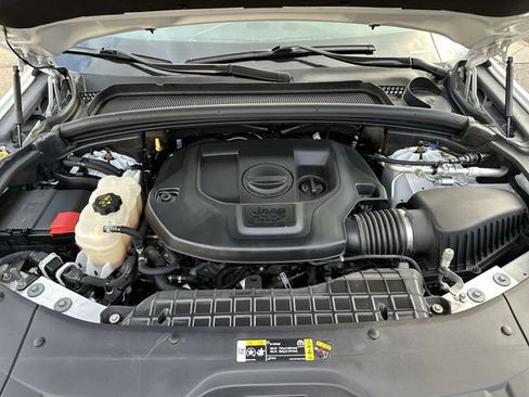 Used 2023 Jeep Grand Cherokee Summit AWD/4WD image 20