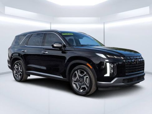 Used 2024 Hyundai Palisade SEL w/ Premium Package FWD image 2